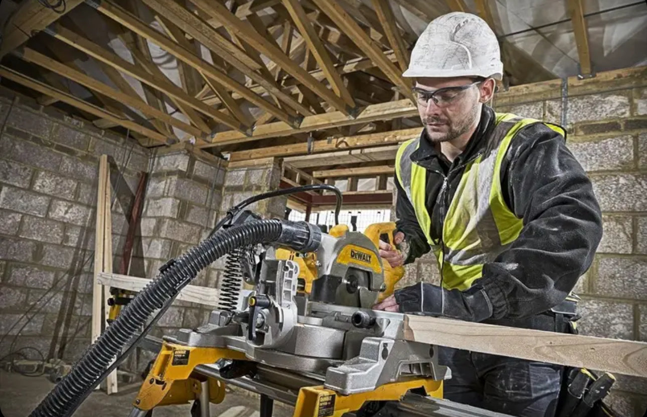 DEWALT Radial Mitre Saw 216mm 1800W + XPS Tracking System DWS777-QS